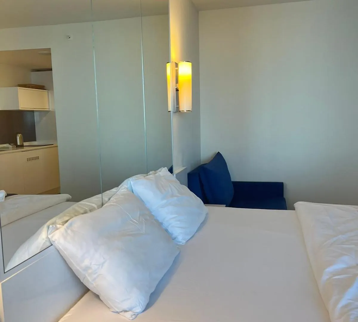 アパートホテル Apartment N1 Batumi Orbi City